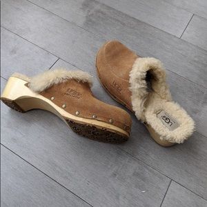 UGG sherpa lined clogs